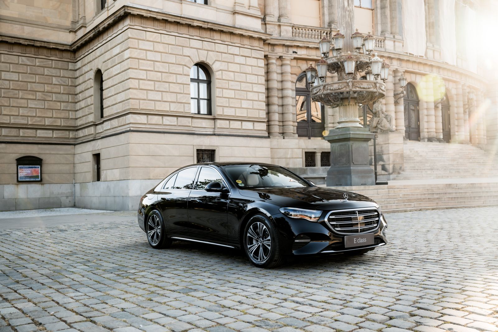 Mercedes-Benz E-Class business sedan s řidičem v Praze — 1