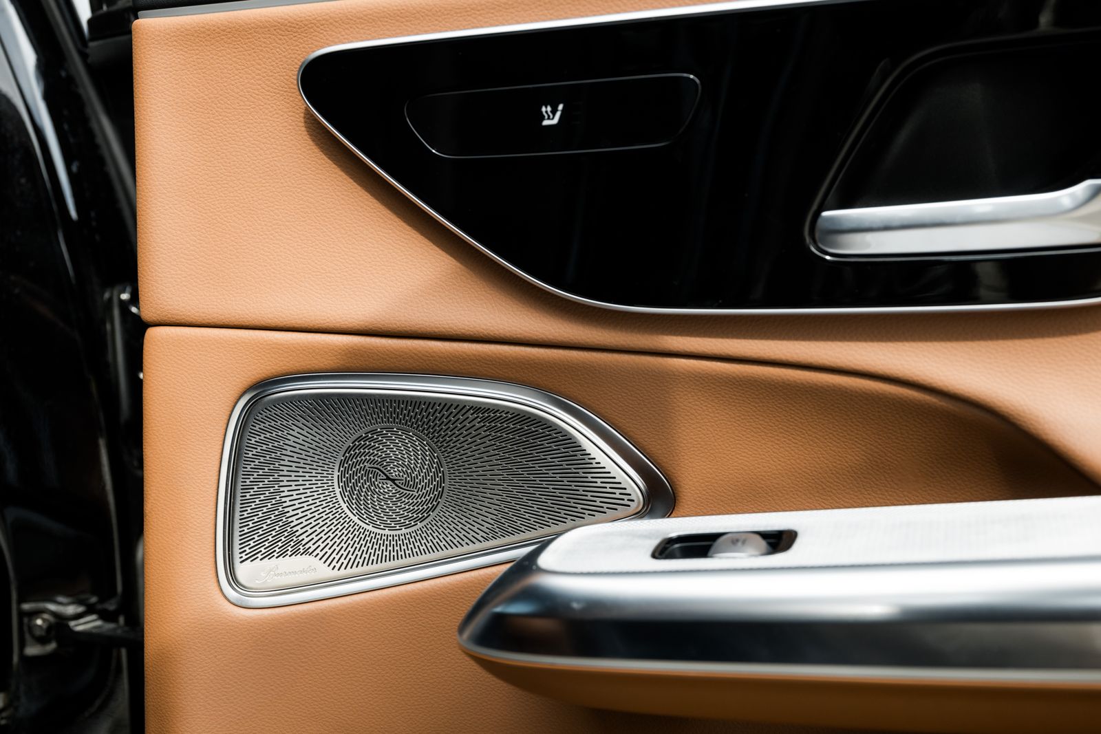 Mercedes-Benz E-Class business sedan s řidičem v Praze — 4