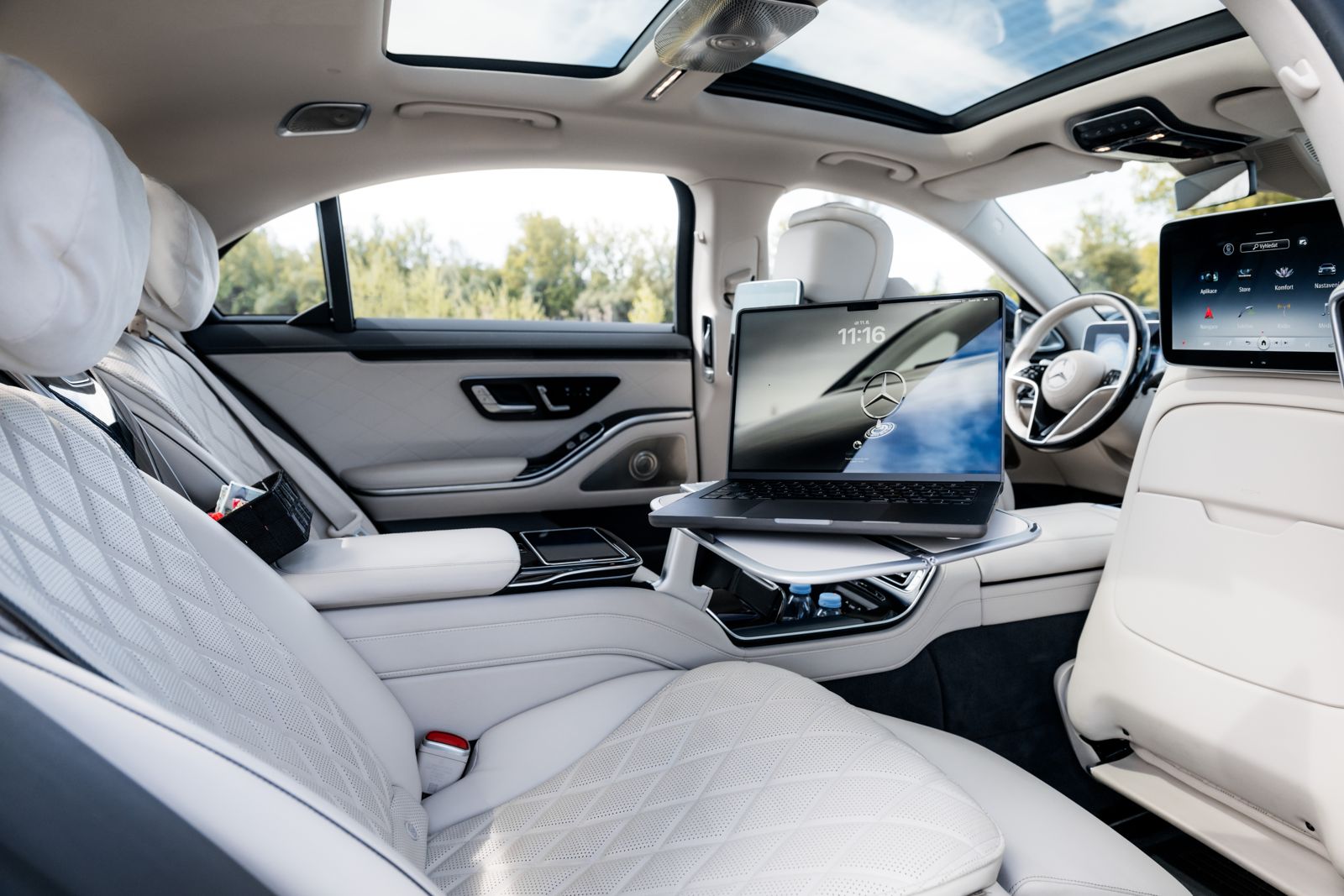 Mercedes-Benz S-Class VIP car with chauffeur in Prague — 2