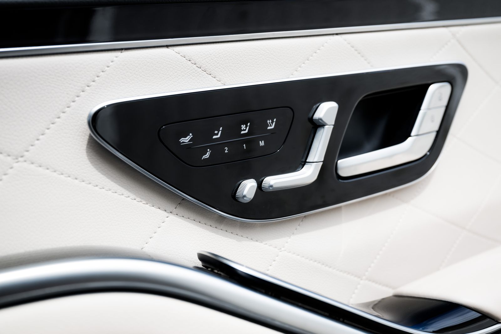 Mercedes-Benz S-Class VIP car with chauffeur in Prague — 4