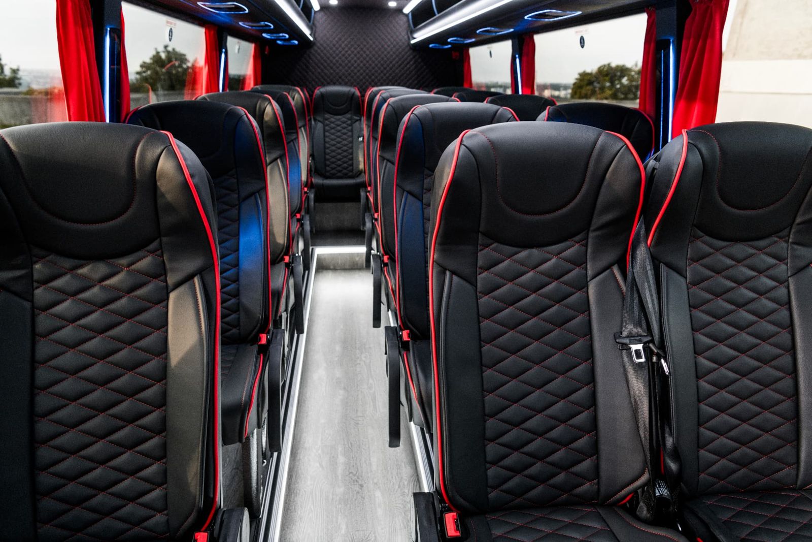 Mercedes-Benz Sprinter minibus s řidičem v Praze — 2