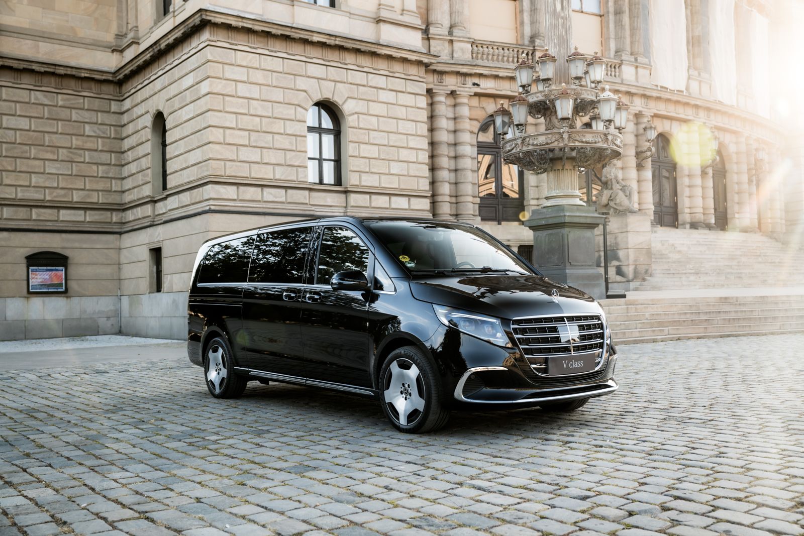 Mercedes-Benz V-Class premium van s řidičem v Praze — 1