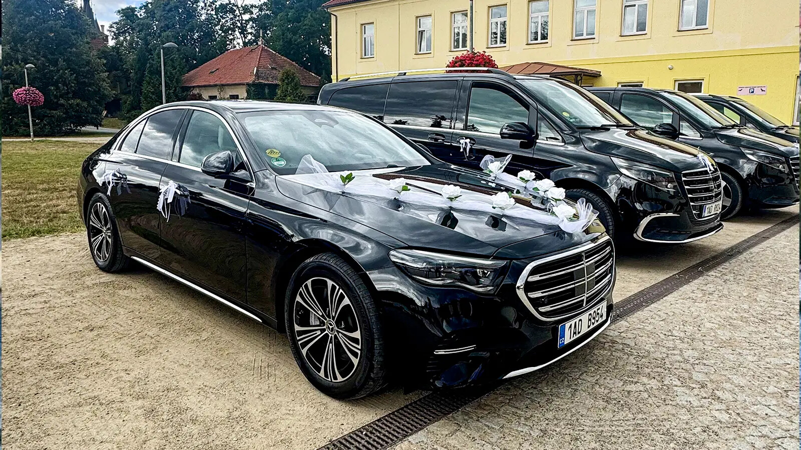 Mercedes-Benz S-Class for wedding transportation in Prague